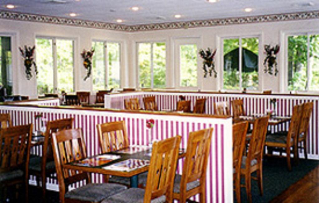 The Stone Gate Resort Лейк Джордж Екстериор снимка
