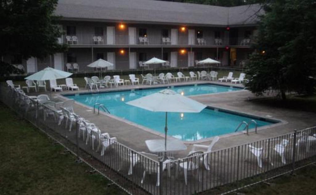 The Stone Gate Resort Лейк Джордж Екстериор снимка